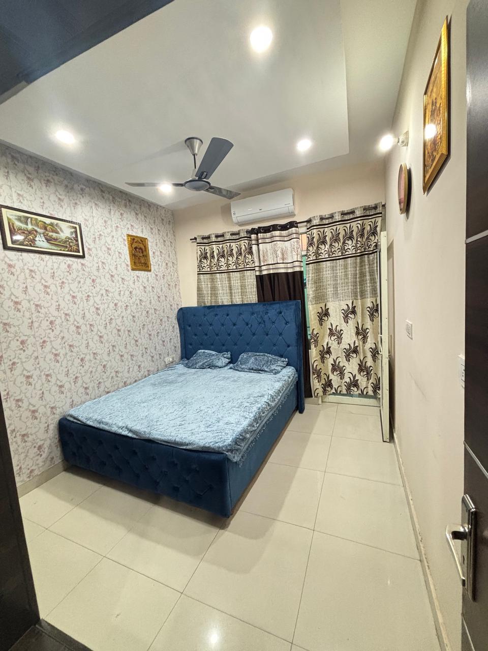 4 Bhk Residential Flat For Sale/Rent in Greater Noida Near Pari Chowk Ready To Move