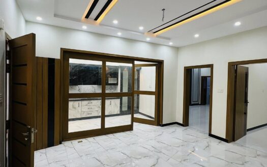 4 Bhk Flat for sale in Greater Noida Zeta-1 | Ready To Move