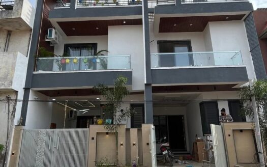 5 Bhk House for sale in Greater Noida , Ready To Move