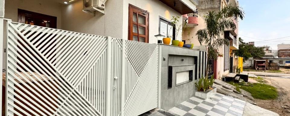 2 bhk Flat Sale/Rent in Phi 1 greater noida under 25 lakhs