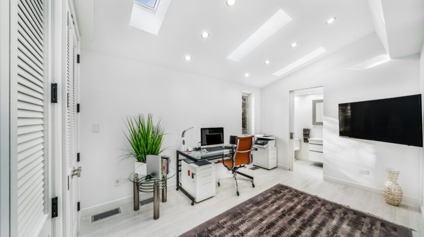 What is the price of 3 BHK Flat/Home in Greater Noida Sectores