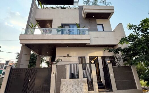 120 gaj home for sale near msx mall, greater noida