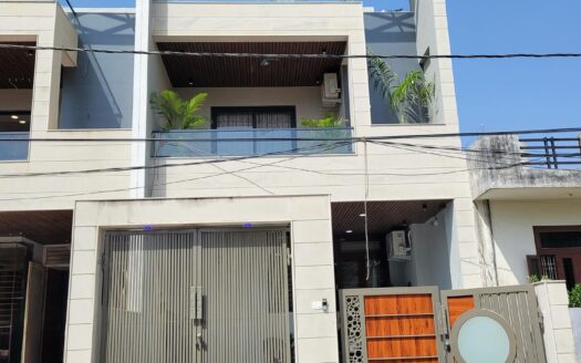 140 gaj flat for sale/rent kailash hospital greater noida