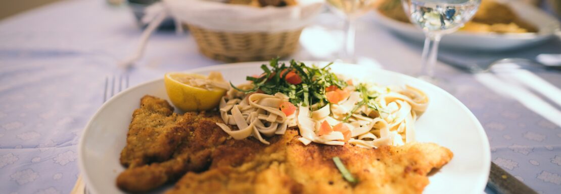 Top 10 Family Restaurent In Alpha 1 Greater Noida